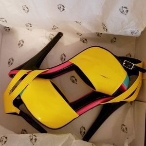 COLIN STUART HEELS SIZE 8B